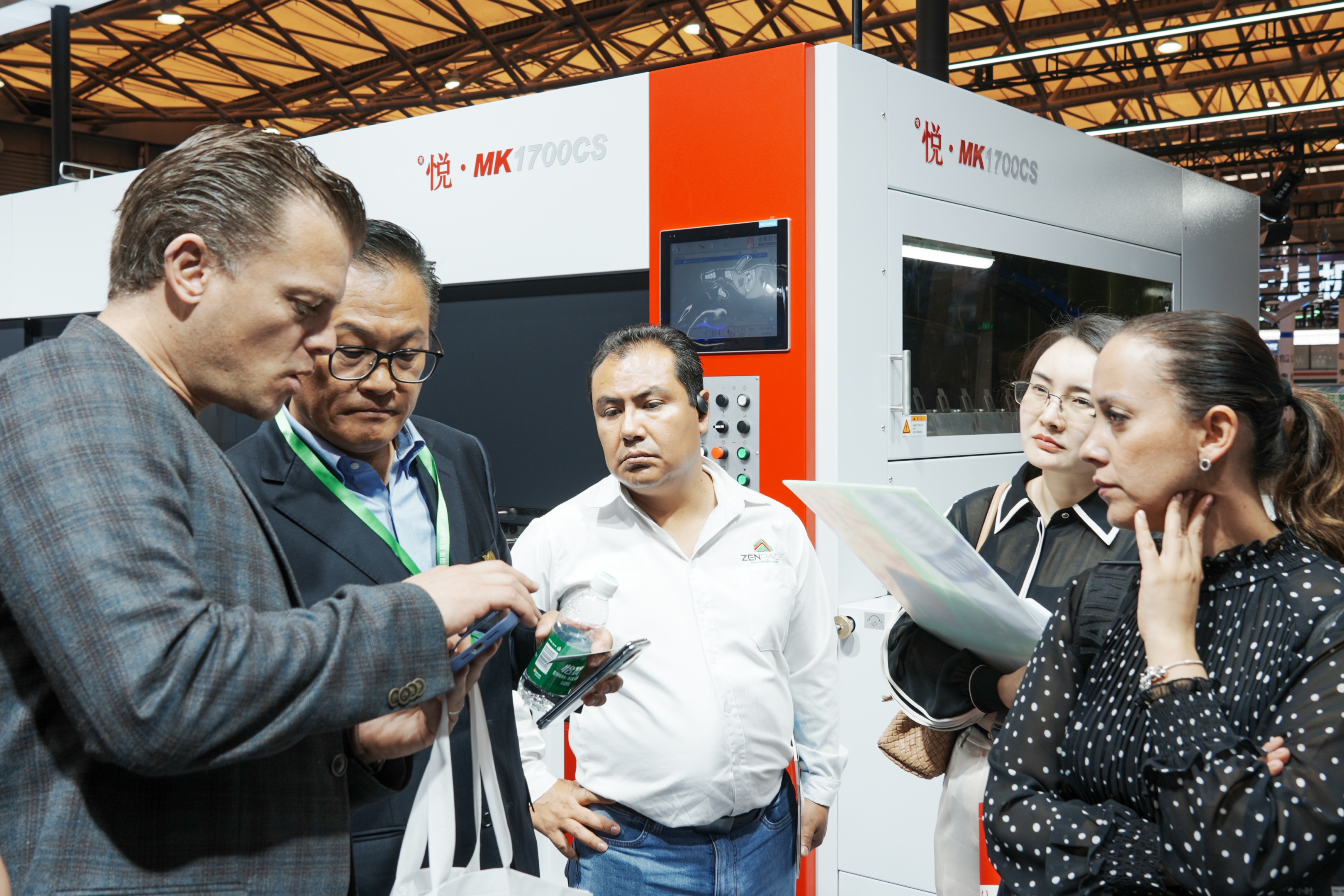 長榮閃耀 WEPACK，大幅面模切機成為全球 “焦點”